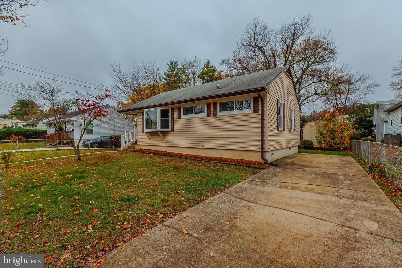 1114 Highwood Rd - Photo 7 of 37