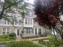 featured image of 1025 Gaither Rd