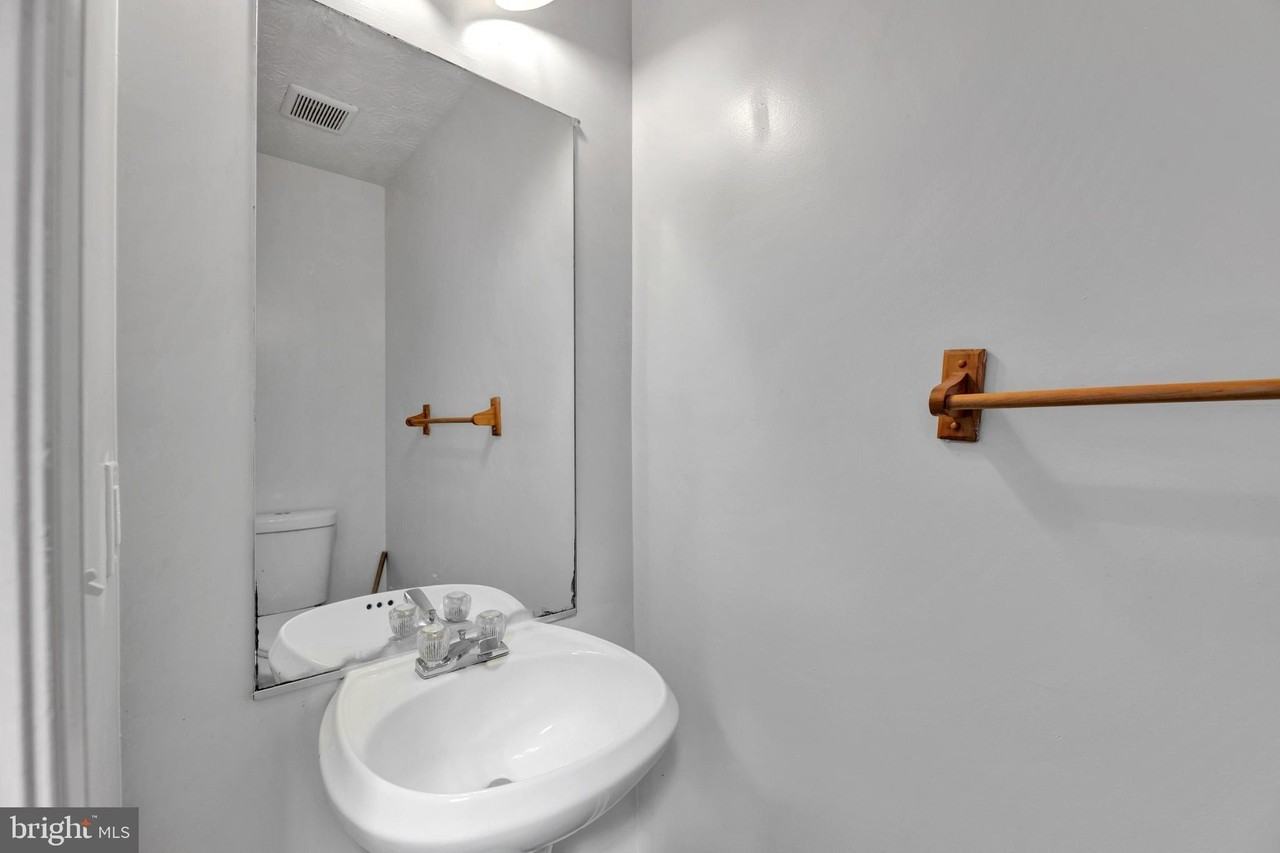 2406 Lemontree Ln - Photo 2 of 40