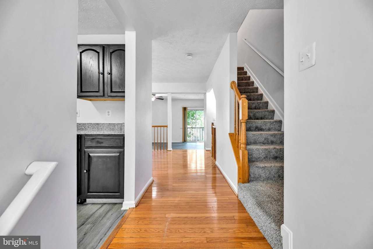 2406 Lemontree Ln - Photo 3 of 40