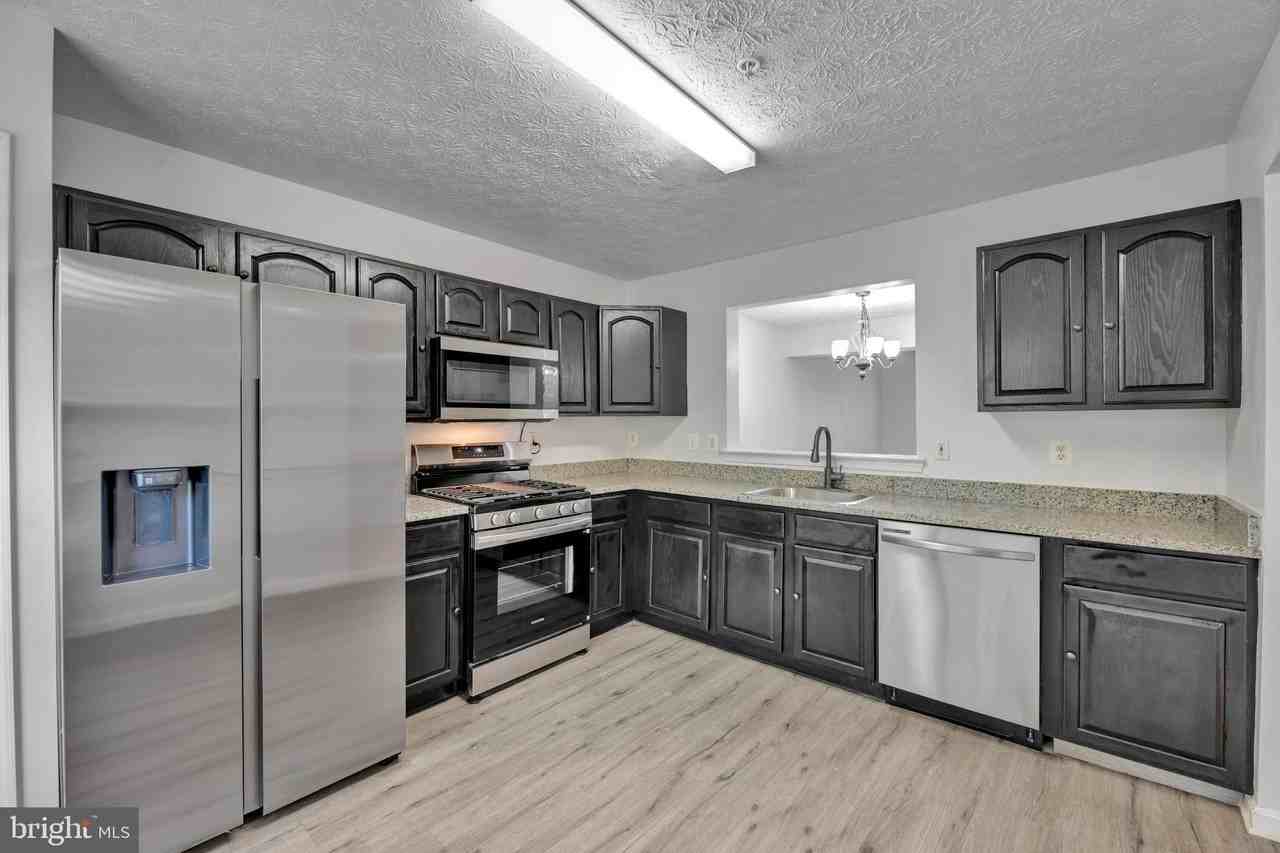 2406 Lemontree Ln - Photo 5 of 40