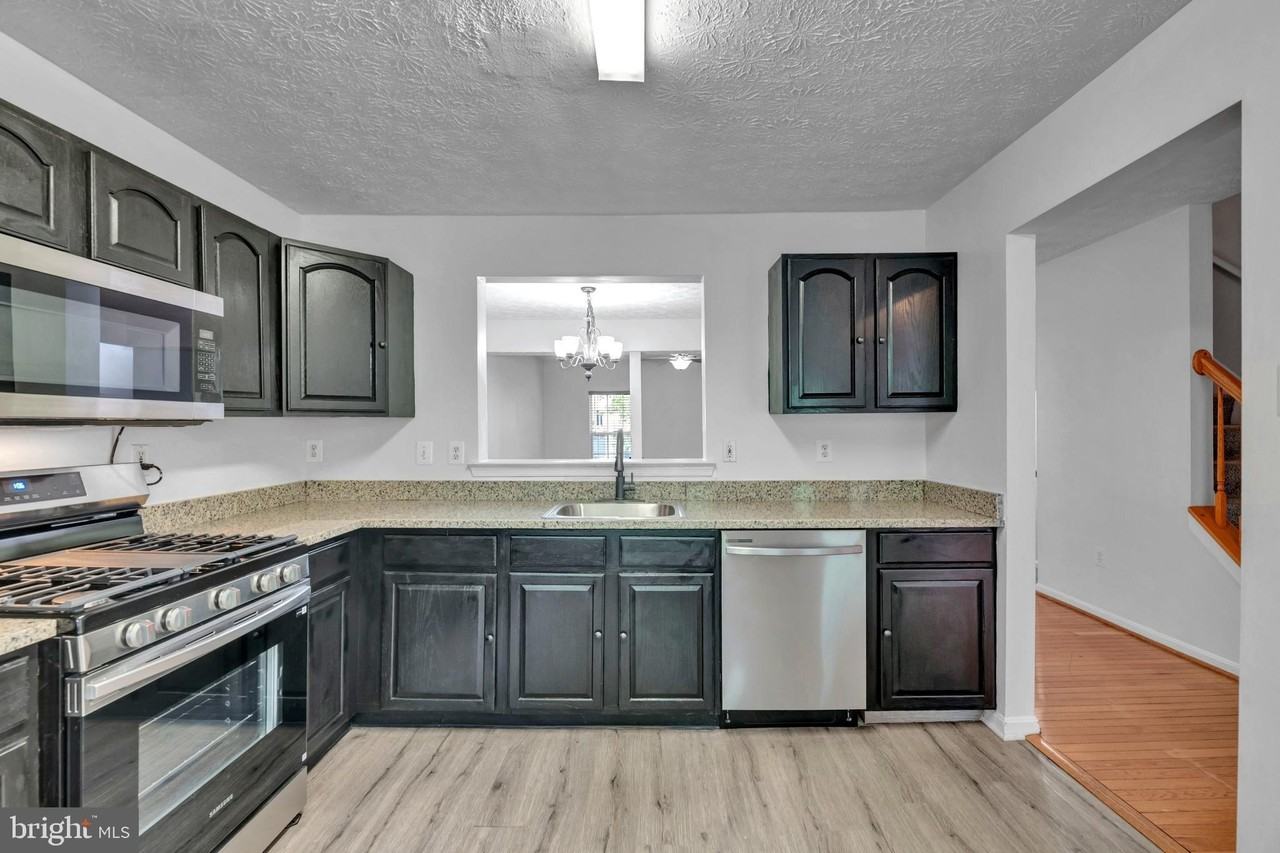 2406 Lemontree Ln - Photo 6 of 40
