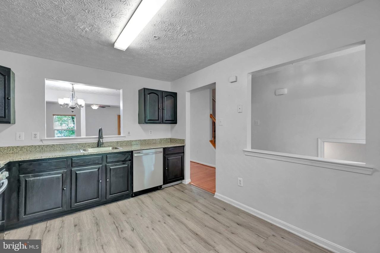 2406 Lemontree Ln - Photo 7 of 40