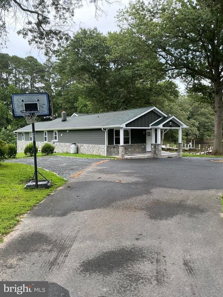 109 Yewell Rd - Photo 2 of 19
