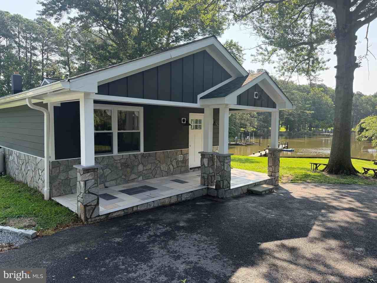 109 Yewell Rd - Photo 3 of 19