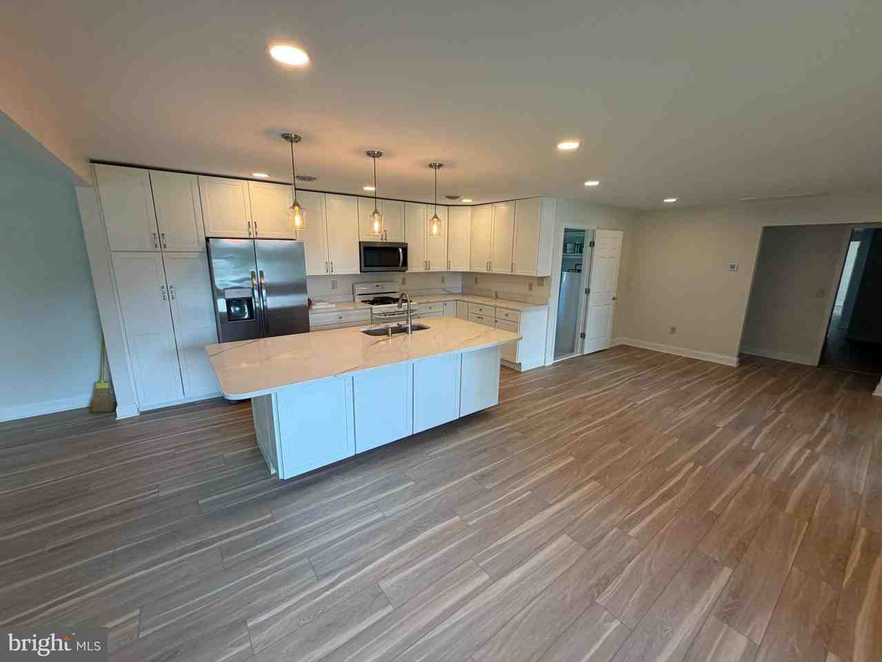 109 Yewell Rd - Photo 7 of 19