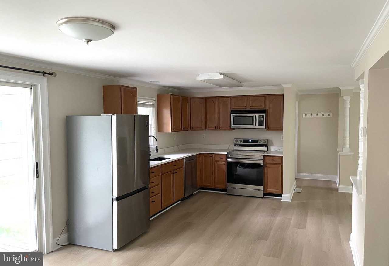 206 Willis Ave - Photo 2 of 13