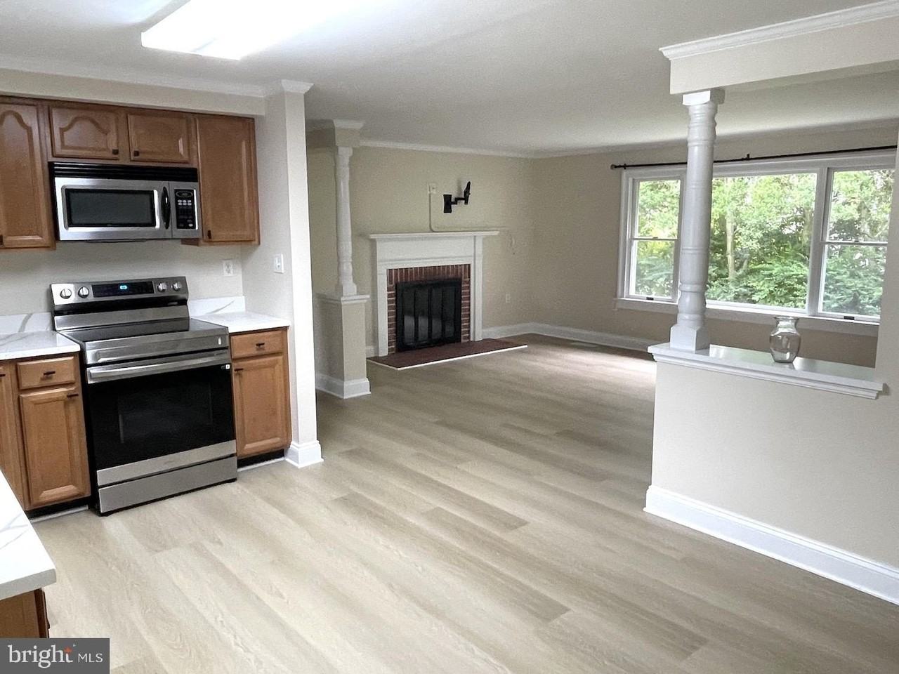206 Willis Ave - Photo 4 of 13