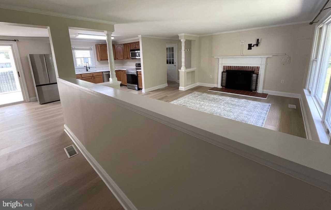 206 Willis Ave - Photo 5 of 13