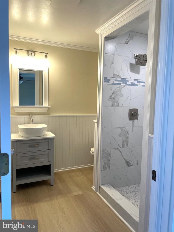 206 Willis Ave - Photo 7 of 13
