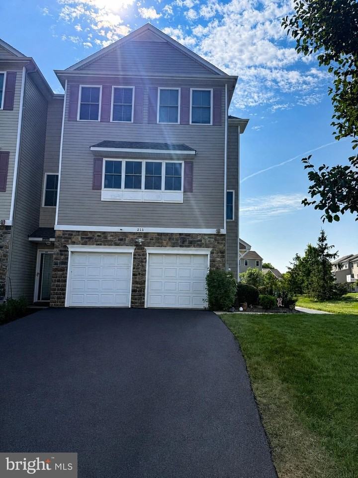 211 Saddlebrook Dr - Photo 2 of 2