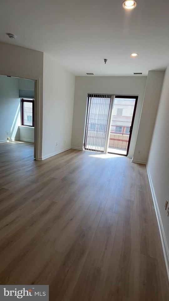 2400 Clarendon Blvd #PH08 - Photo 4 of 8