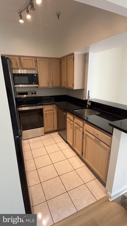 2400 Clarendon Blvd #PH08 - Photo 6 of 8