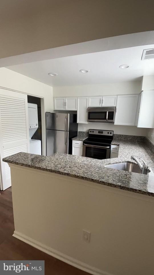 2602 S Arlington Mill Dr Apt E - Photo 2 of 25