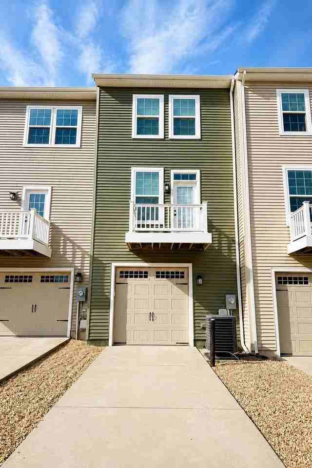 7556 Hancock St - Photo 2 of 17