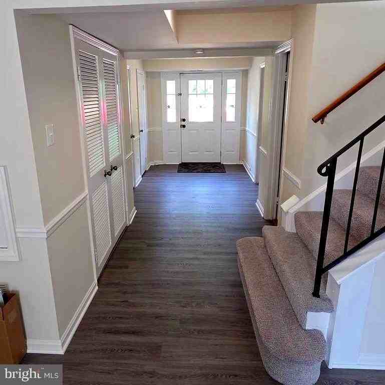 8106 Lakepark Dr - Photo 2 of 18