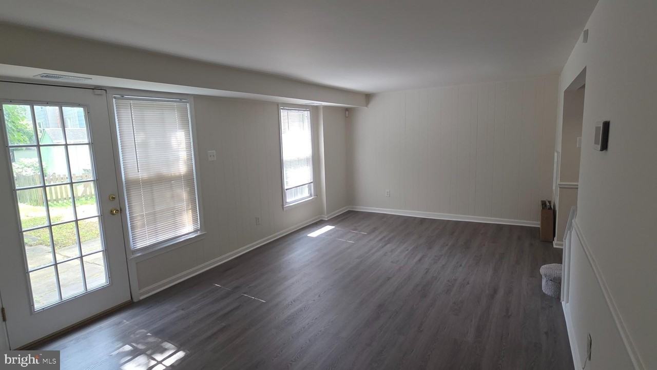 8106 Lakepark Dr - Photo 3 of 18