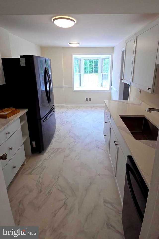 8106 Lakepark Dr - Photo 6 of 18