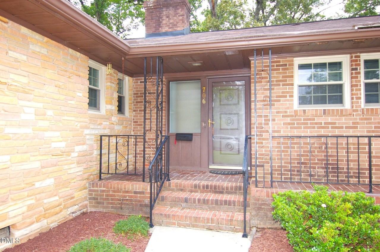 706 Smedes Pl - Photo 2 of 21