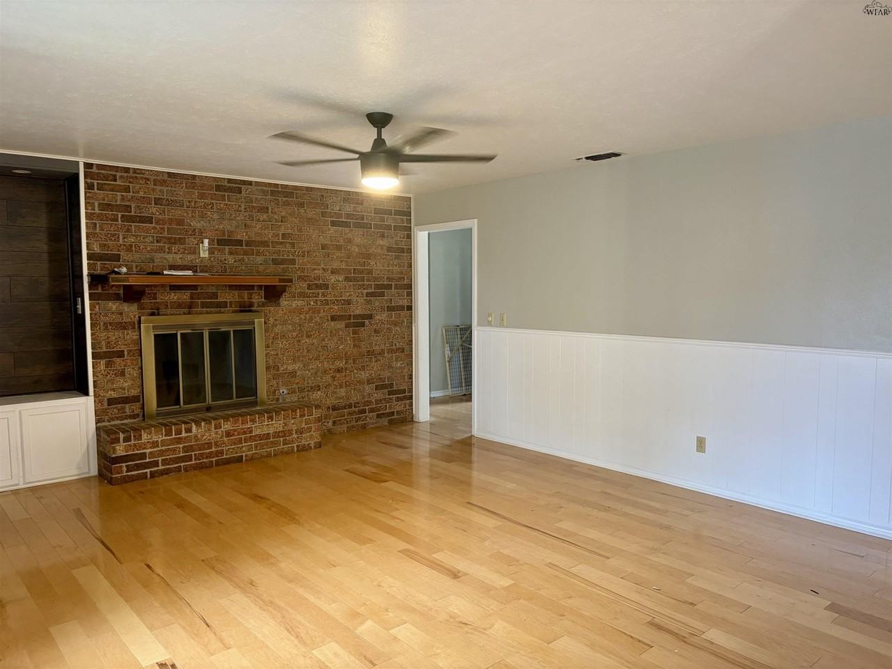 4115 Kingsbury Dr - Photo 3 of 21