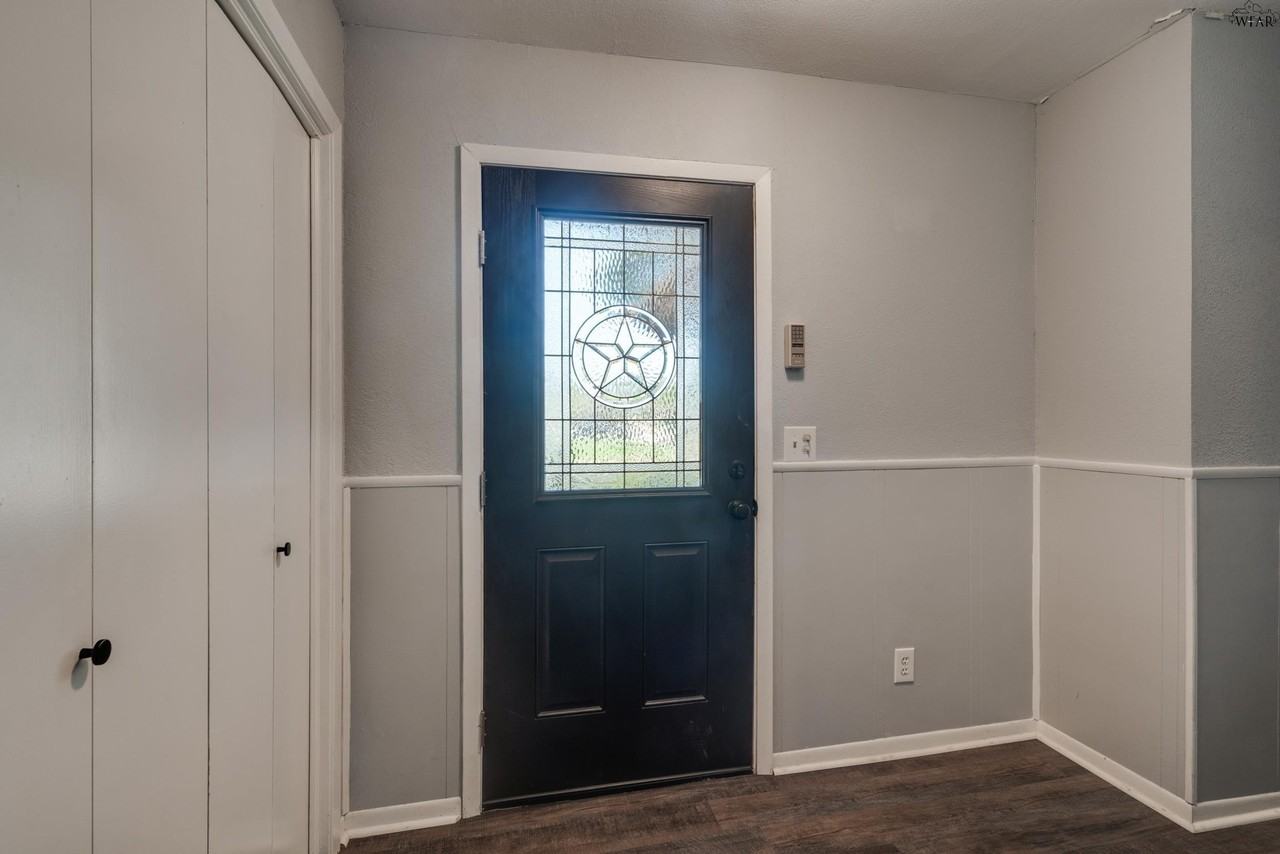 3510 Kent Ln - Photo 3 of 36