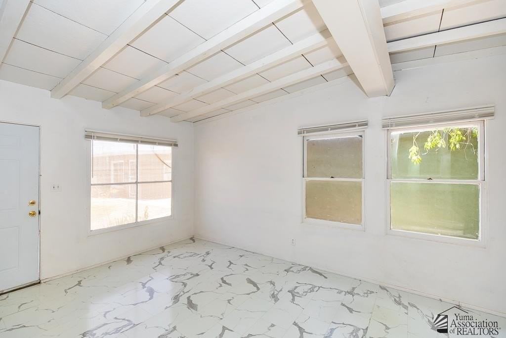 664 S Orange Ave - Photo 4 of 15