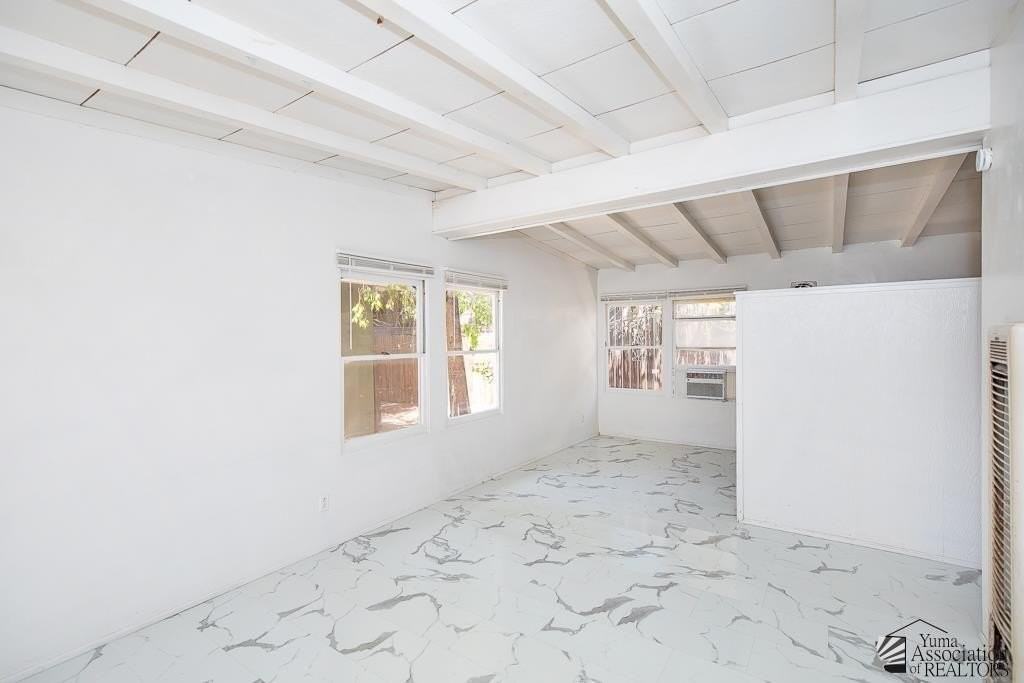 664 S Orange Ave - Photo 5 of 15