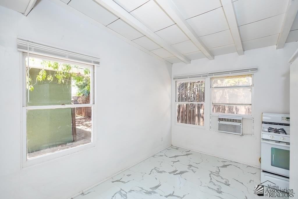 664 S Orange Ave - Photo 6 of 15