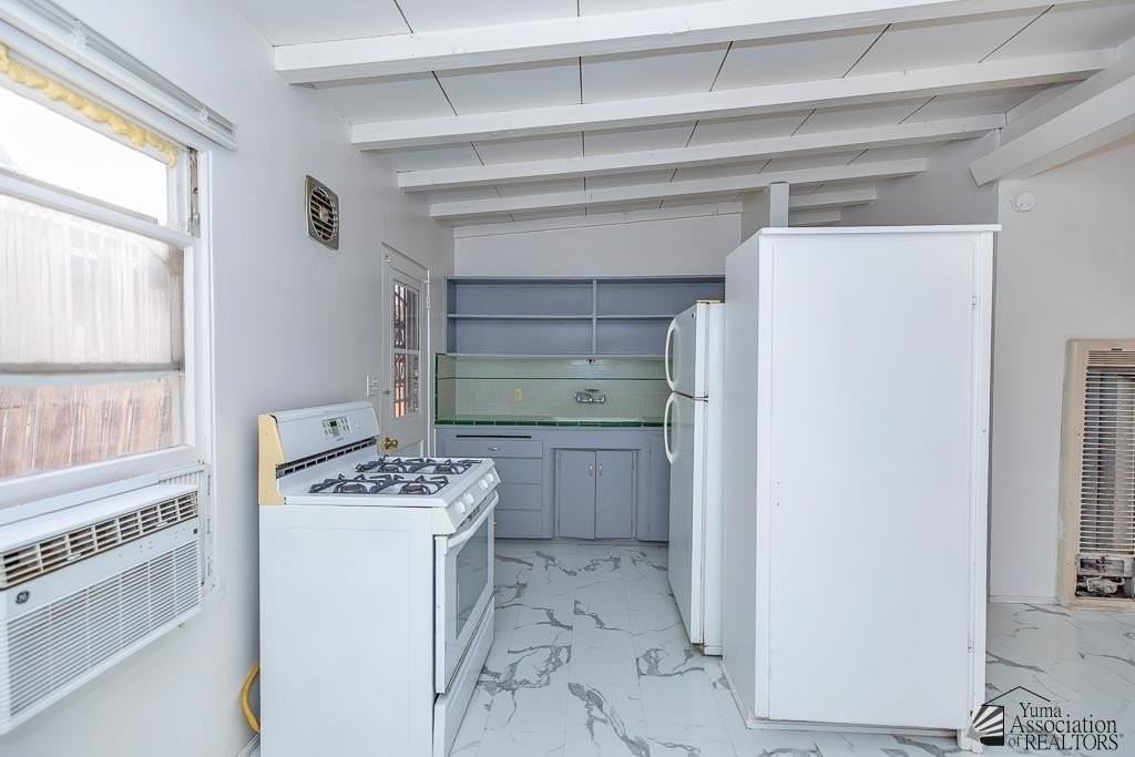 664 S Orange Ave - Photo 7 of 15