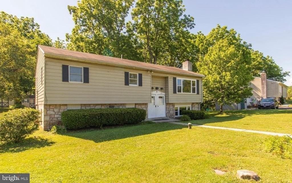 874 Oakdale Dr - Photo 4 of 19