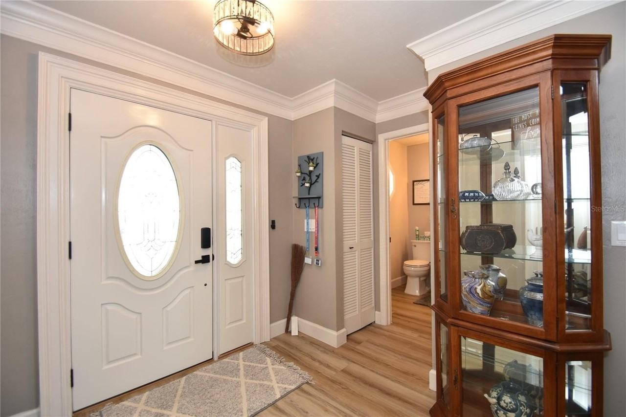 1 Bedford Dr - Photo 4 of 43