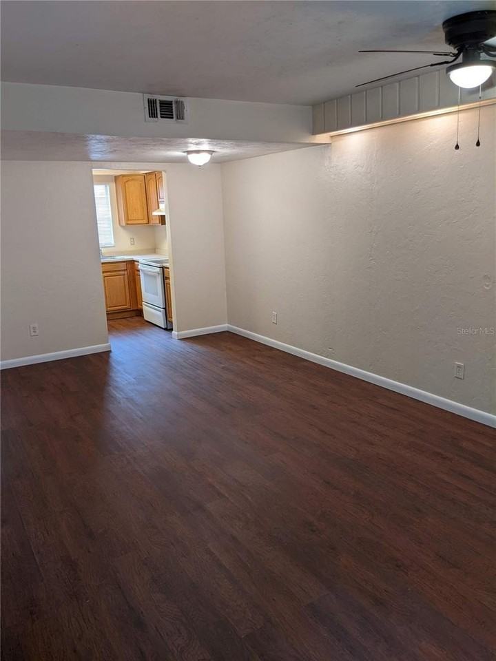 4123 Sw 15th Pl #3 - Photo 3 of 9
