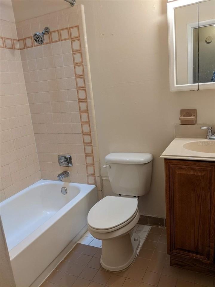 4123 Sw 15th Pl #3 - Photo 7 of 9