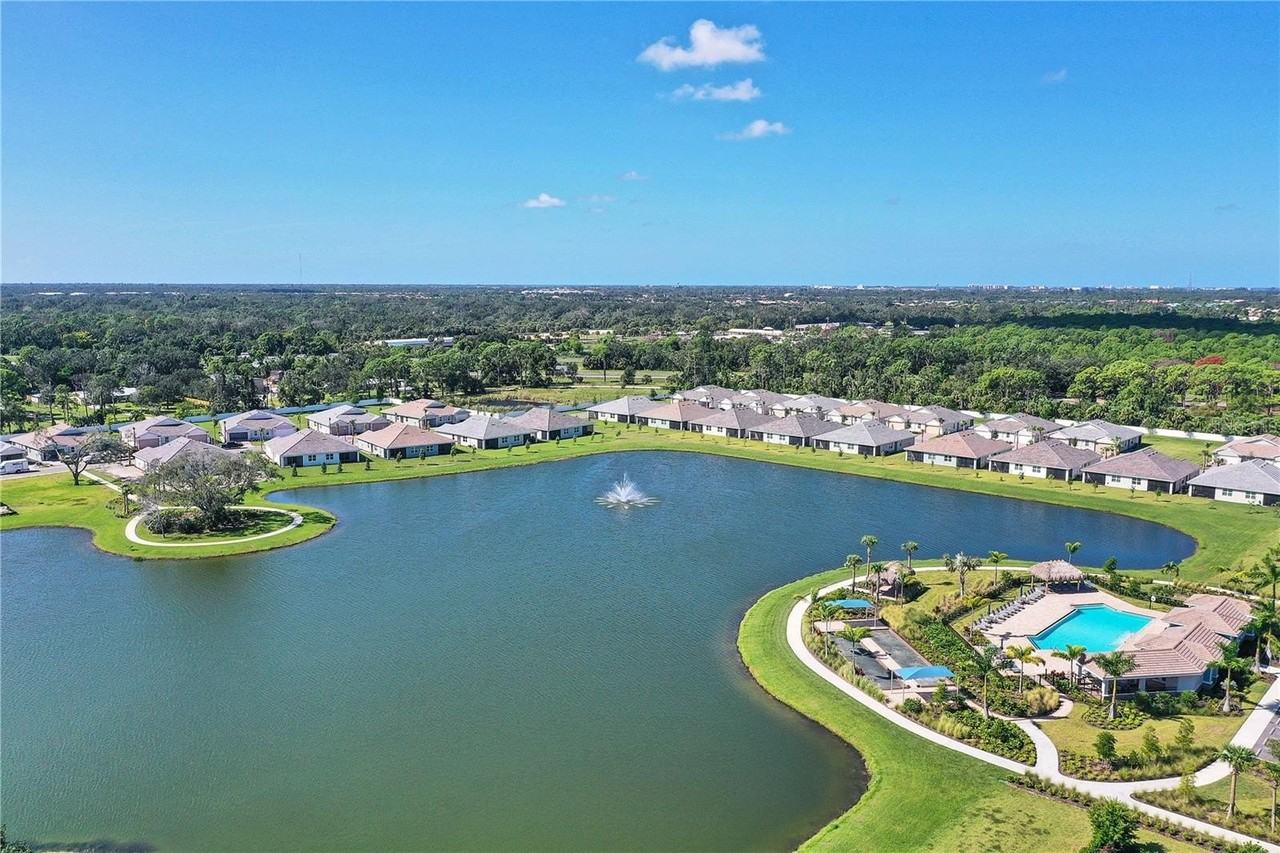 305 Ibiza Loop - Photo 3 of 45