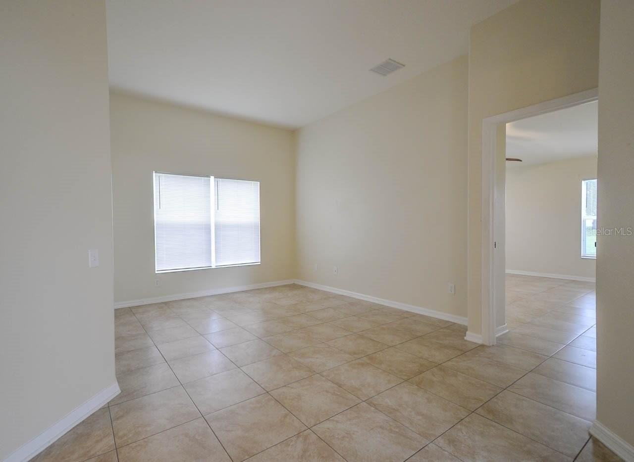 1607 Avondale Ridge Dr - Photo 4 of 24