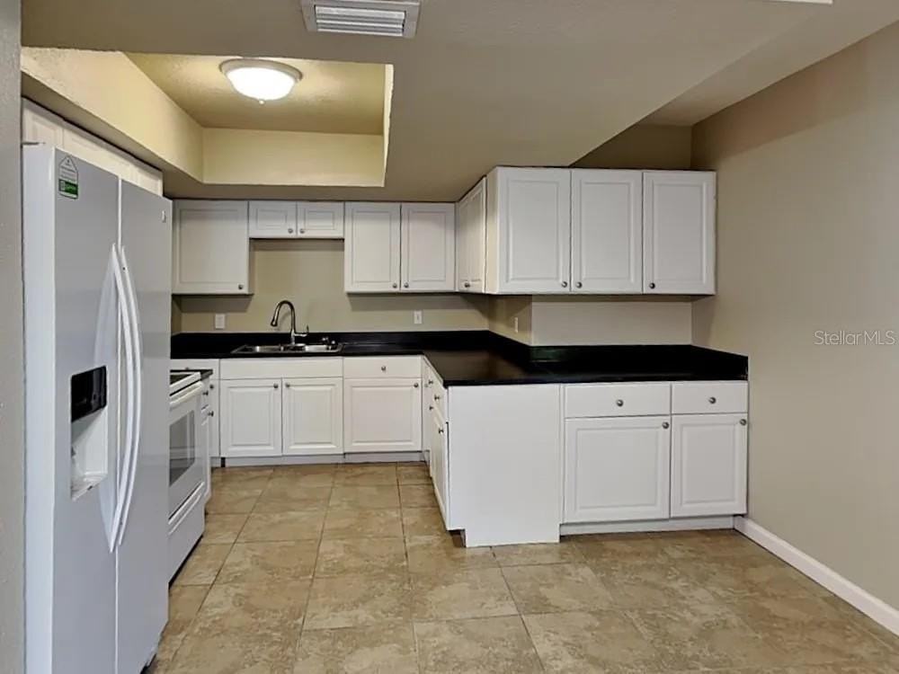 122 Van Dyck Dr - Photo 7 of 17