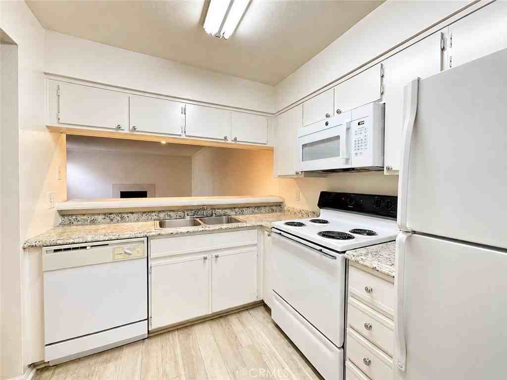 10655 Lemon Ave Apt 202 - Photo 6 of 19