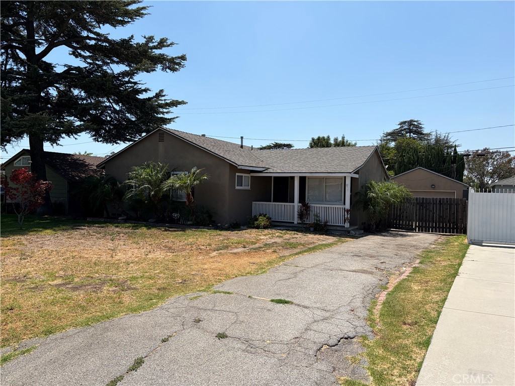 749 N Viceroy Ave - Photo 2 of 17