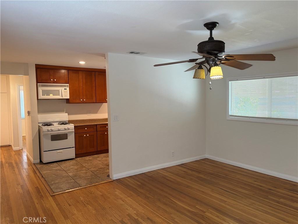 749 N Viceroy Ave - Photo 4 of 17