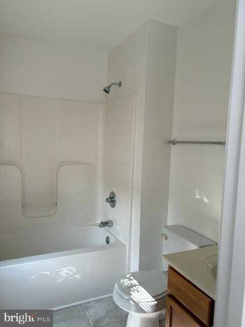 22758 Lawrence Ave - Photo 7 of 8