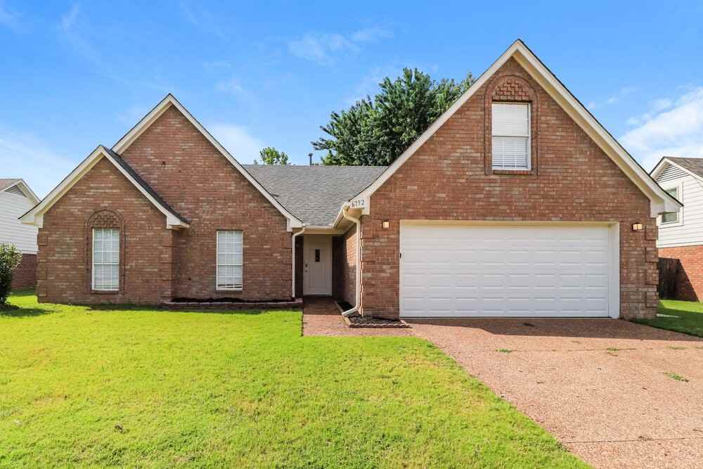6752 Oakmoor Cir S - Photo 2 of 17