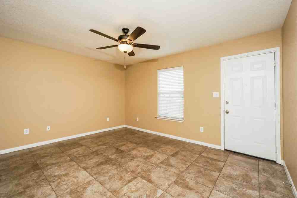 11475 Coral Cyn - Photo 4 of 16