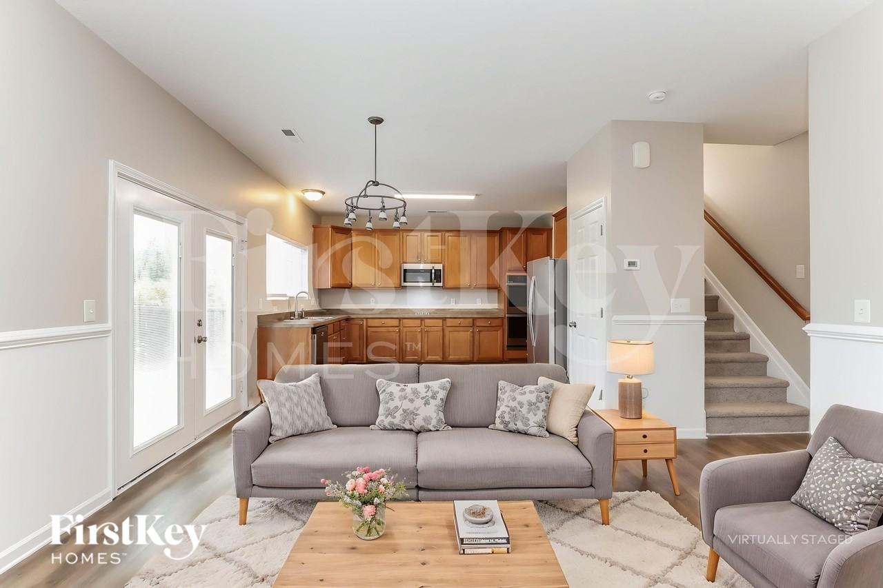 3740 Cottesmore Dr - Photo 4 of 19