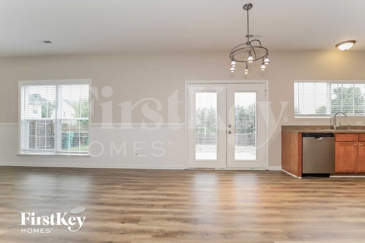 3740 Cottesmore Dr - Photo 5 of 19
