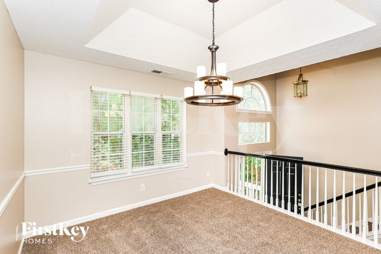83 Huntington Ct - Photo 5 of 19