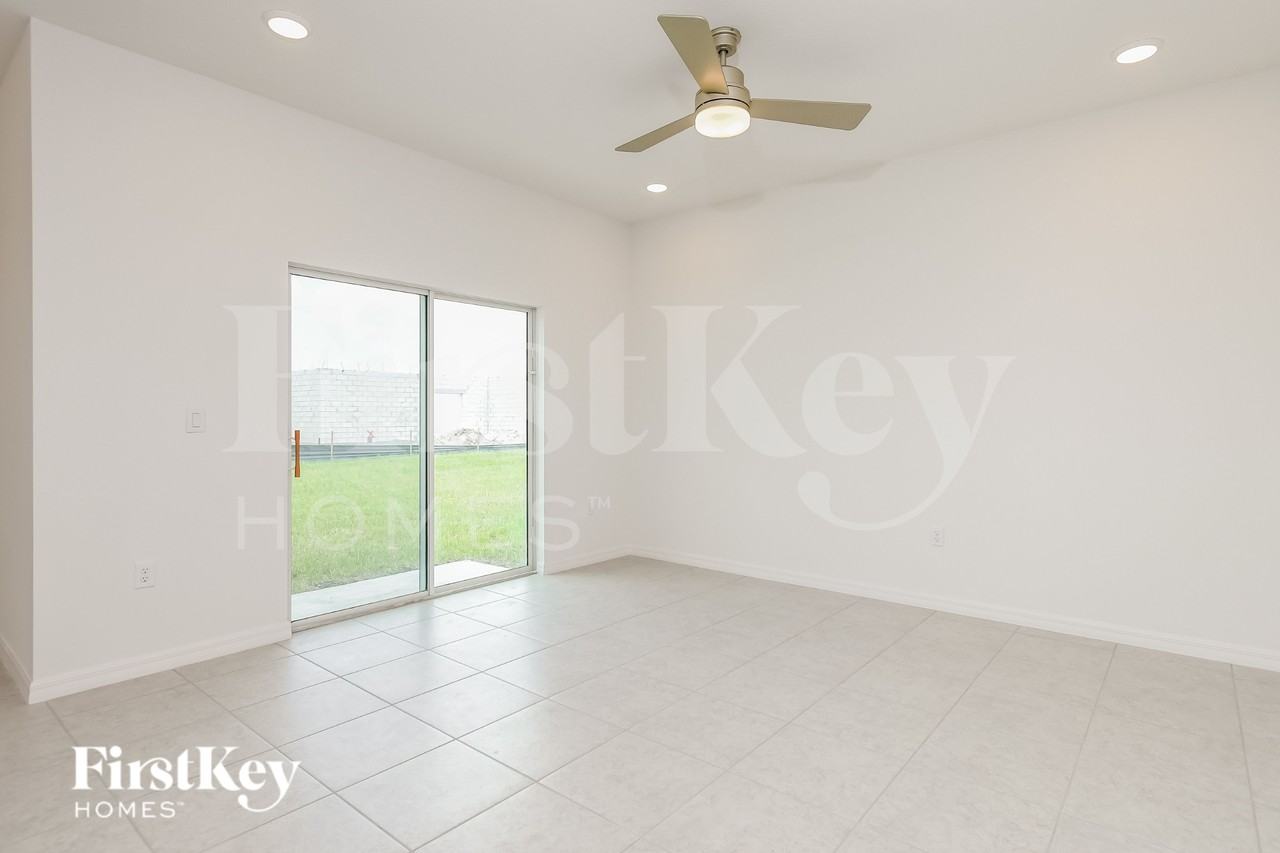 1585 Isleta Loop - Photo 3 of 22