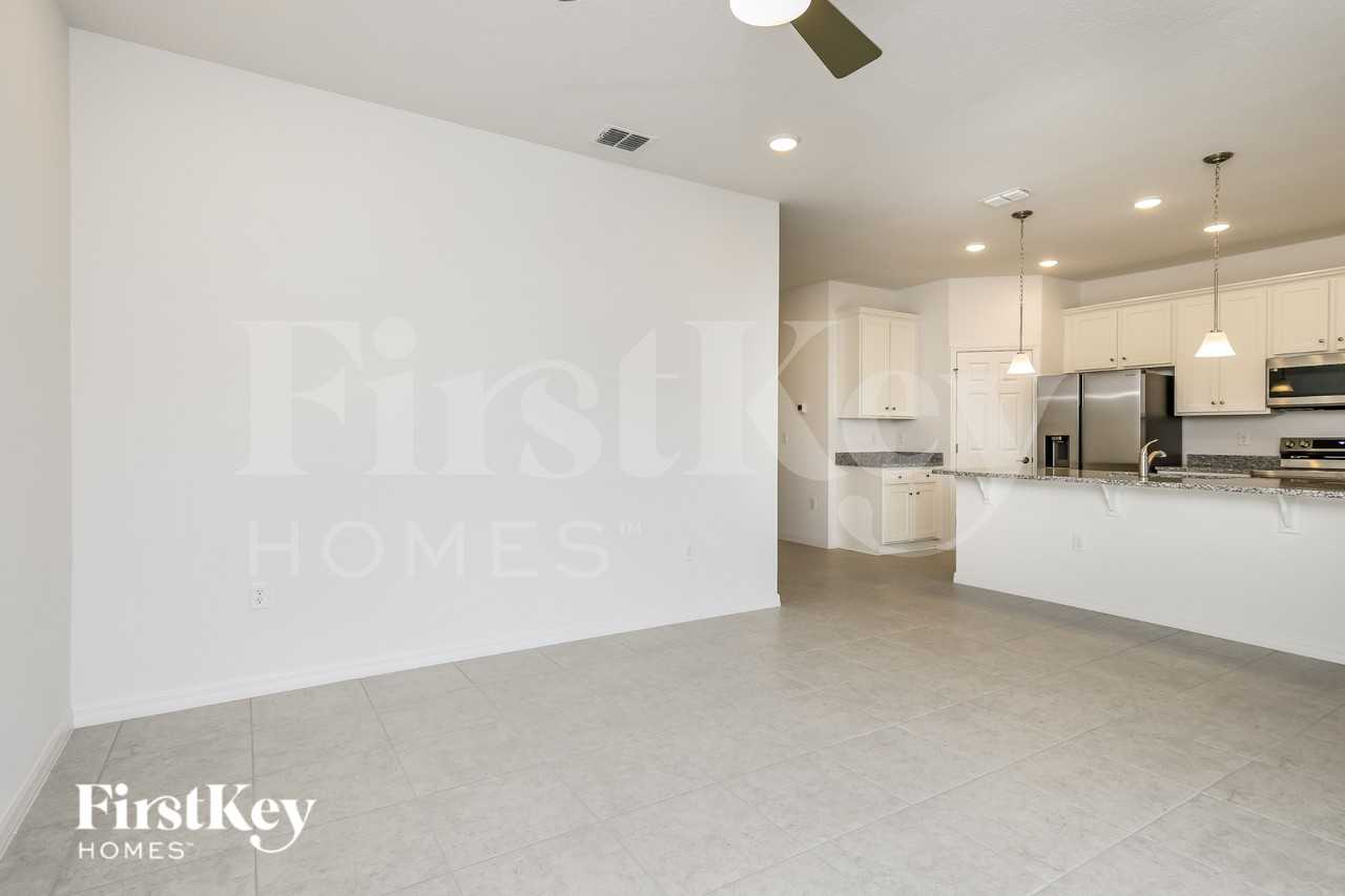 1585 Isleta Loop - Photo 5 of 22