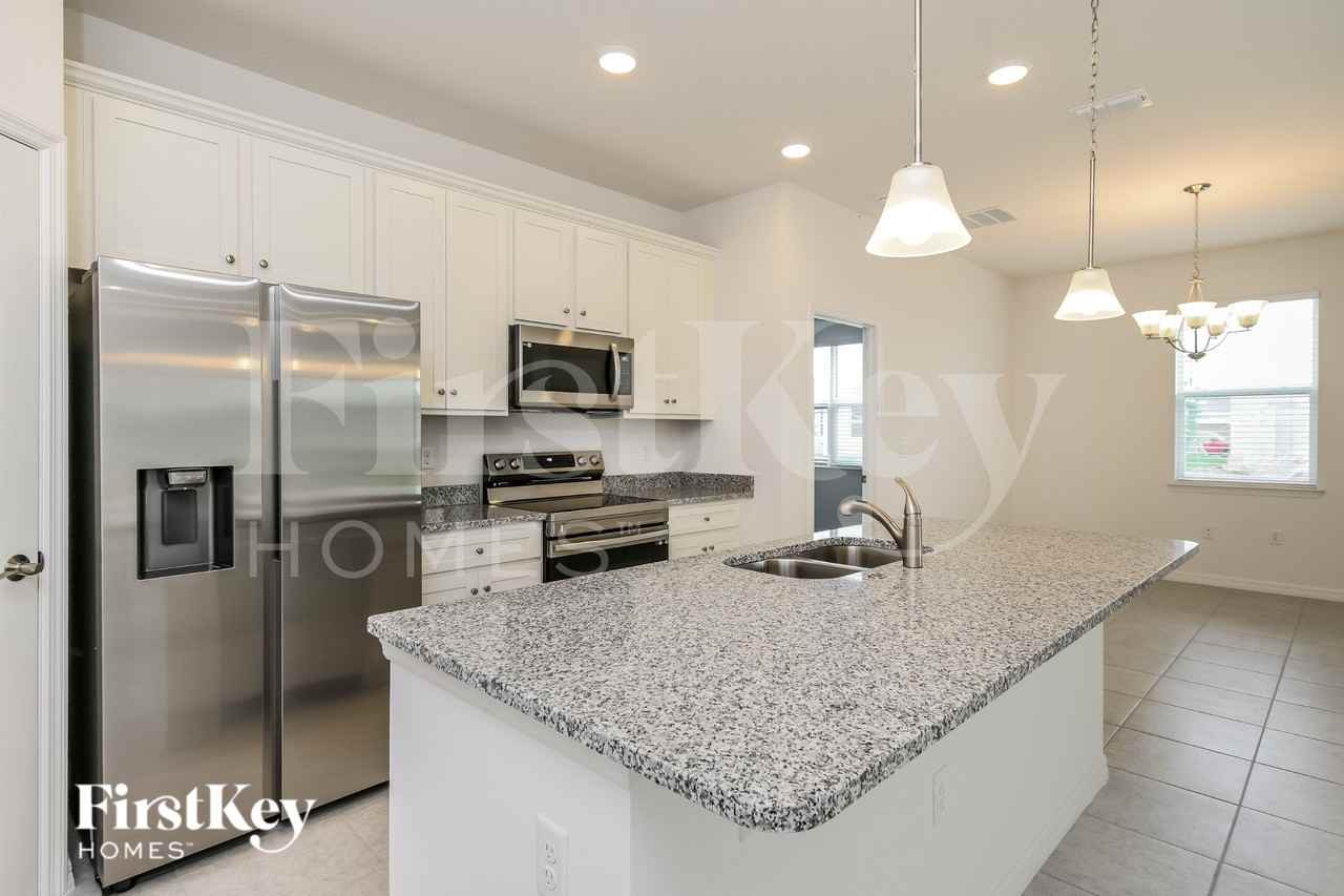 1585 Isleta Loop - Photo 7 of 22