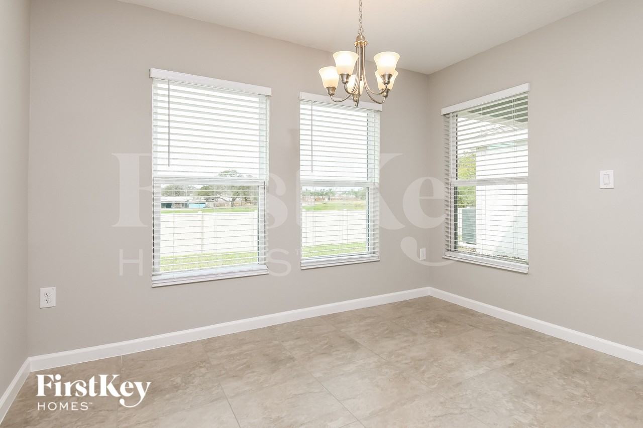 643 Lindbergh Way - Photo 5 of 15