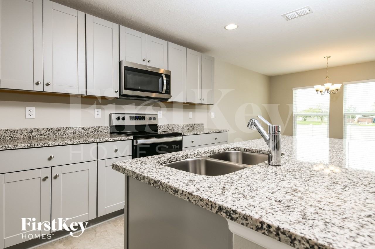 643 Lindbergh Way - Photo 6 of 15